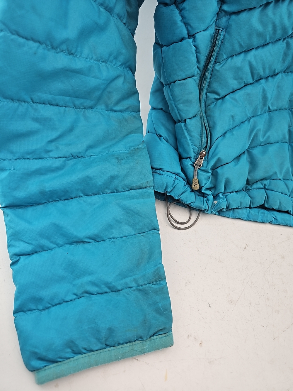 Patagonia Women's Turquoise Blue Puffer Jacket with Hood Stained - Picture 5 of 10